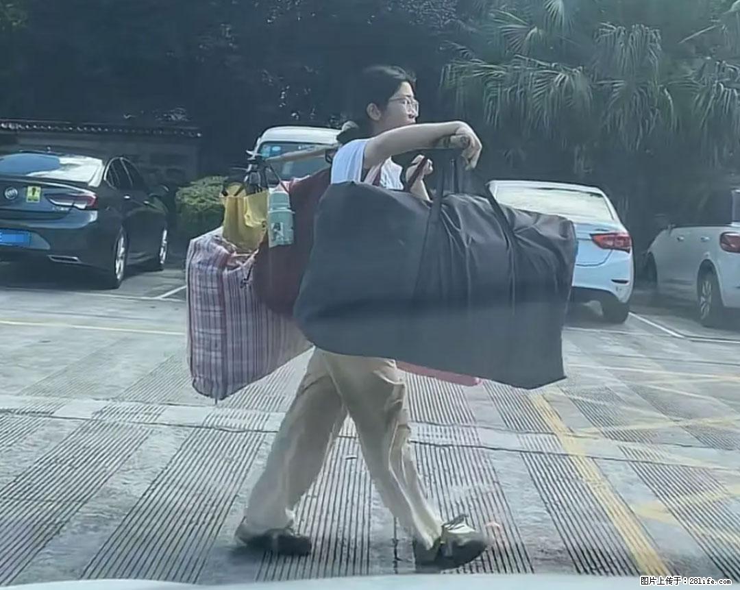 全网追的“扁担女孩”,找了一份暑假工,时薪12元 - 张家界生活资讯 - 张家界28生活网 zjj.28life.com