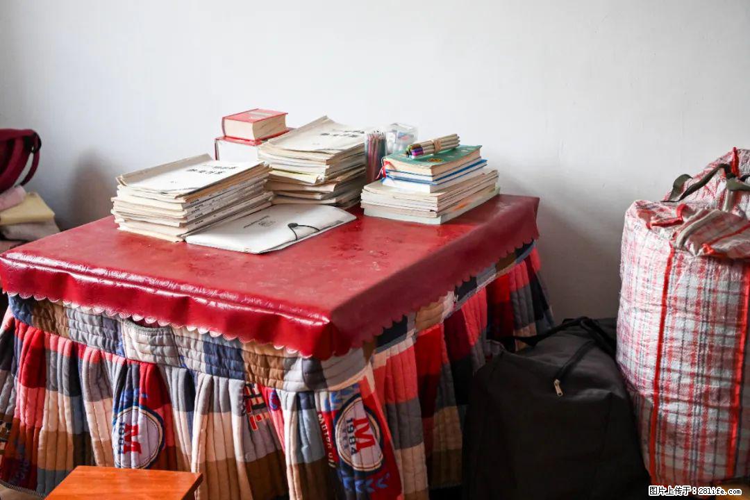 全网追的“扁担女孩”,找了一份暑假工,时薪12元 - 张家界生活资讯 - 张家界28生活网 zjj.28life.com